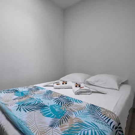 Ladybug Yourhosthelper Apartment